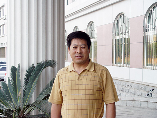 ˵: http://www.luojianshan.com/teacher-info/personal%20info/photo/yangguangyu.jpg